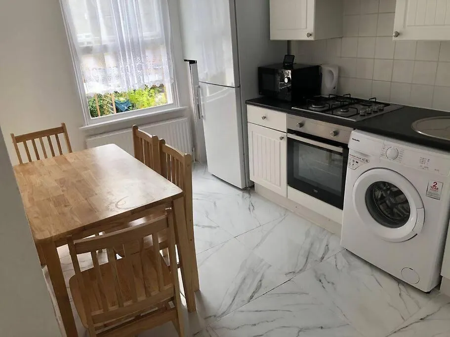 East London 2 Bedroom Flat